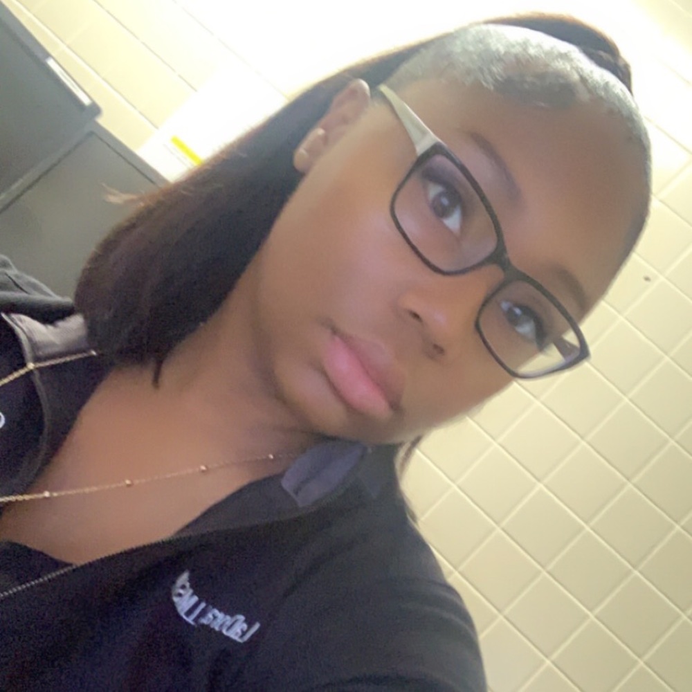 Meet your Posher, Ladora